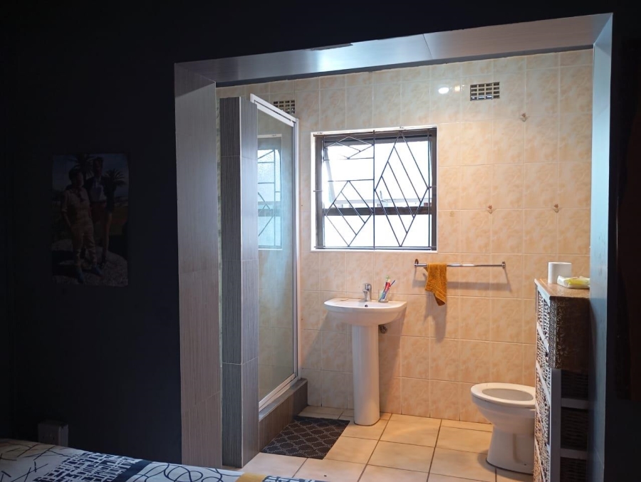 To Let 3 Bedroom Property for Rent in Cravenby Western Cape